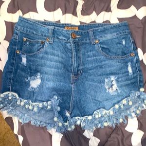 Jean shorts with tassel balls